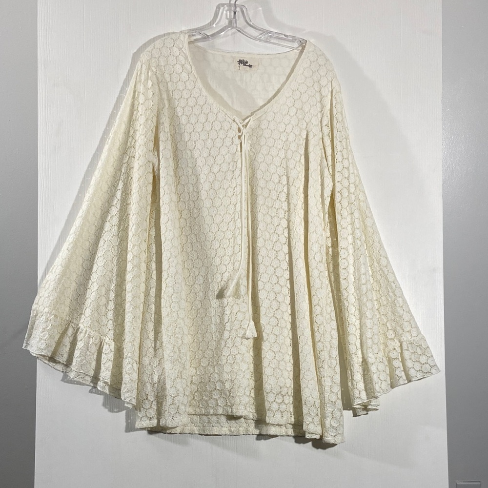 Elegant Cream Blouse with Flared Sleeves - Picture 3 of 11